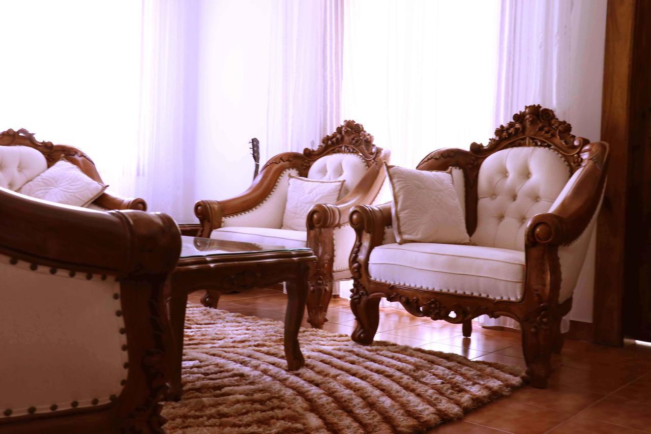 Villa Royce キャンディー エクステリア 写真