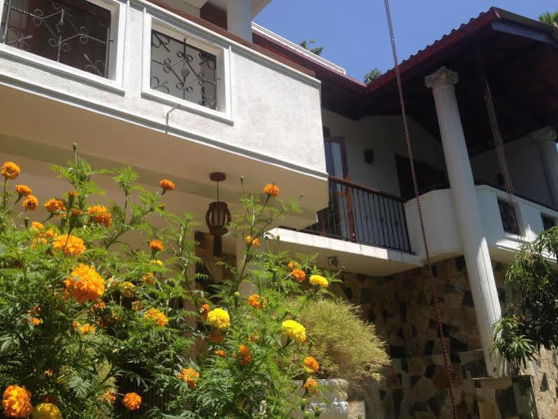 Villa Royce キャンディー エクステリア 写真